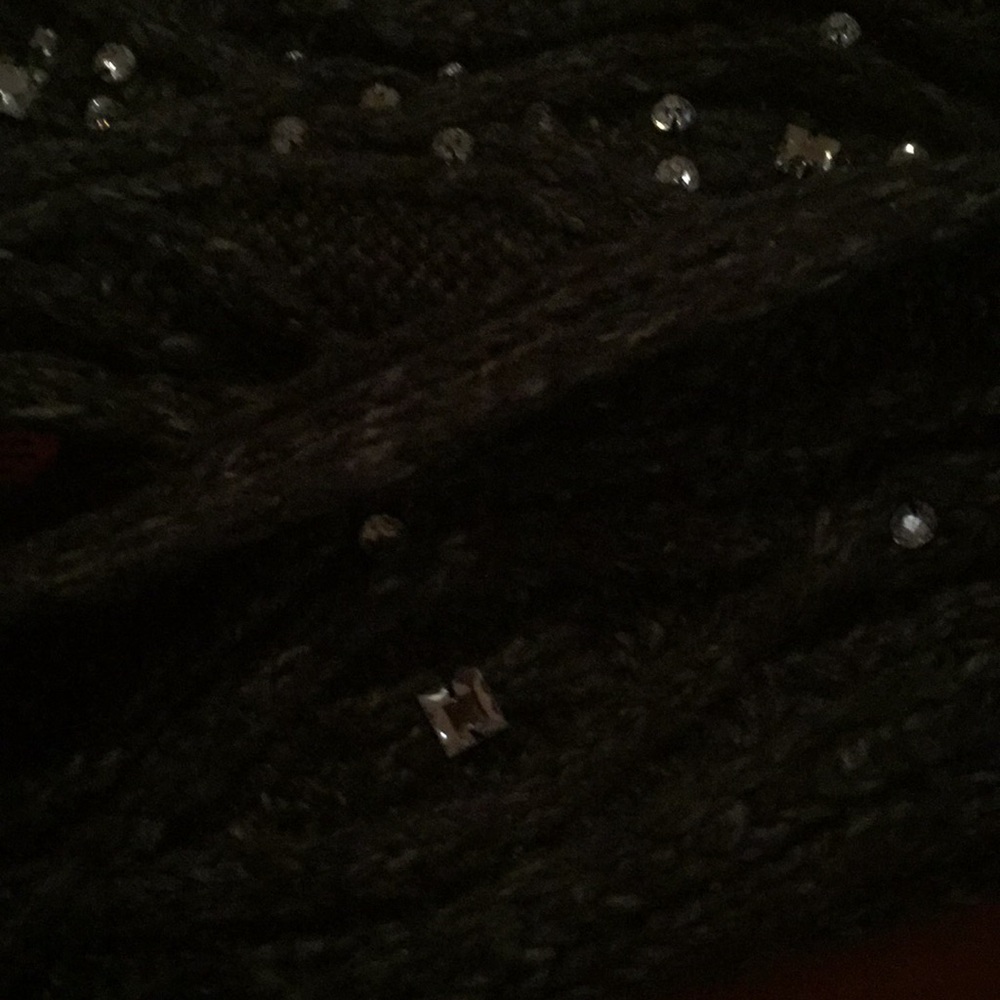 NWOT Betsey Johnson Gray Scarf w/Diamond like Stud